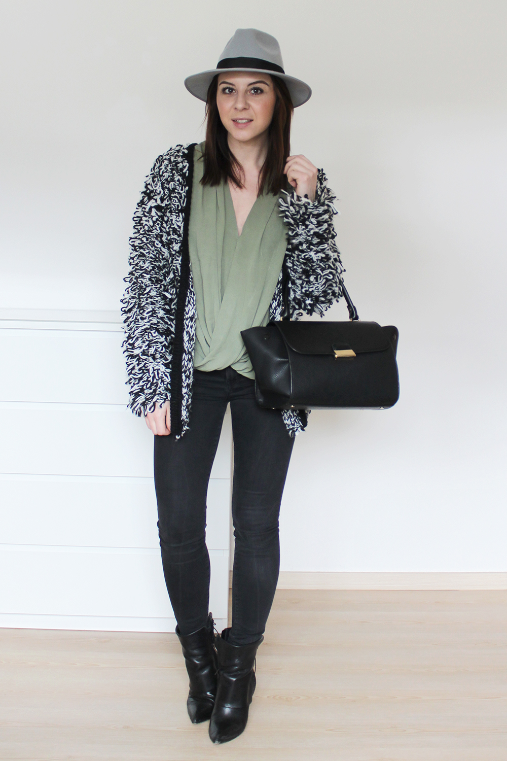 who is mocca, blogger tirol, tirolerin, fashion, mode, beauty, casual look, ootd, outfit, everyday look, lagenlook, buerooutfit, balenciaga, louisvuitton, isabelmarant, asos, parka, hoher Dutt, whoismocca.com