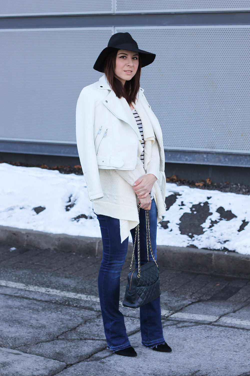 who is mocca, fashionblog tirol, blogger, flared jeans, spitze ankle boots, lederjacke pull and bear, layering, lagenlook, fedora, schlaghose, schlagjeans, streifen, chanel, vintage, 