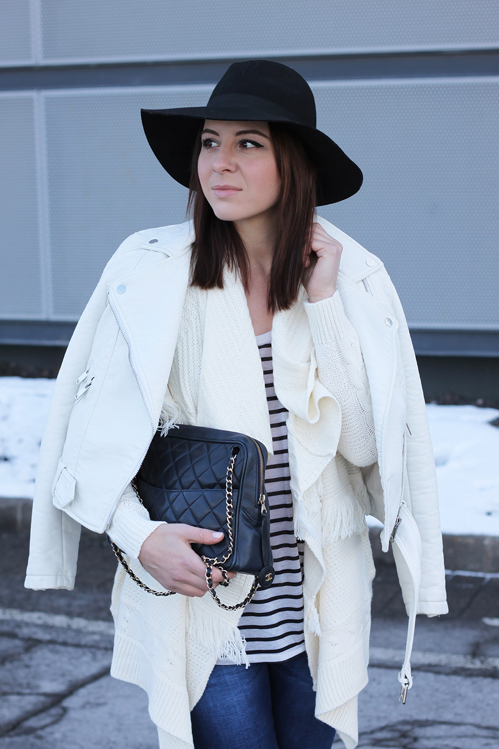 who is mocca, fashionblog tirol, blogger, flared jeans, spitze ankle boots, lederjacke pull and bear, layering, lagenlook, fedora, schlaghose, schlagjeans, streifen, chanel, vintage, 