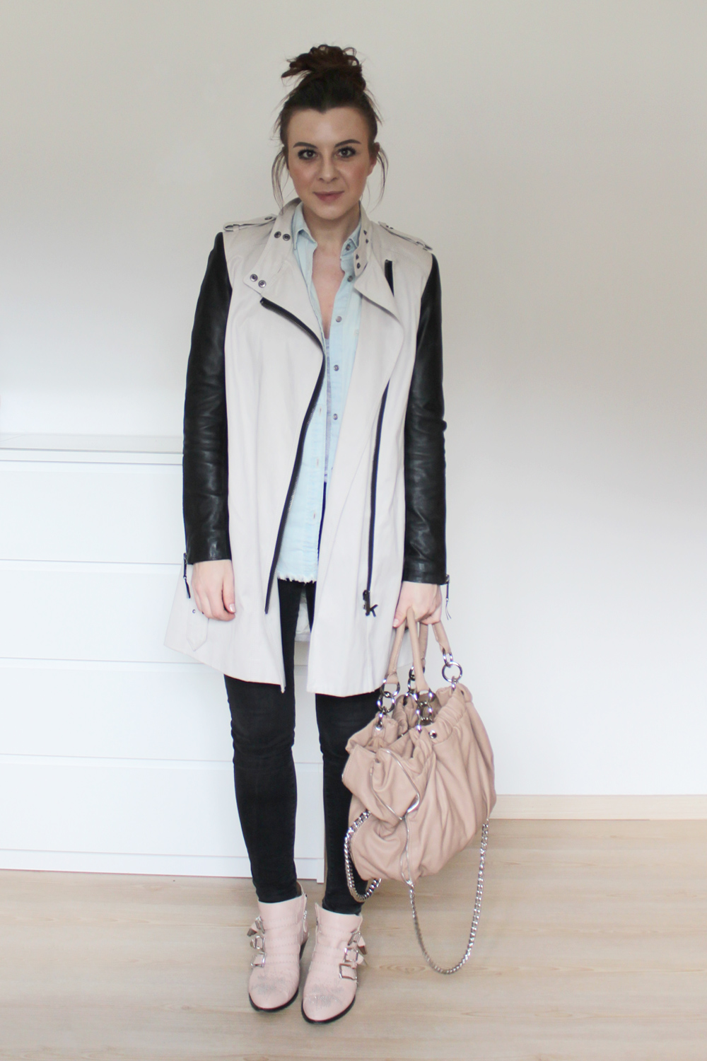 who is mocca, blogger, tirol, outfit, ootd, fashionblogger, weekly wardrobe review, alltagsoutfit, everyday look, inspiration, wie kombiniere ich, how to style, chanel jumbo, chloe susanna boots, balenciaga motorcycle bag, boyfriend jeans, pumps, kleiderkreisel, whoismocca.com