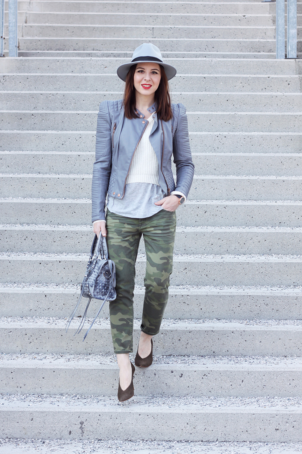 Camouflage jeans von zara und graue lede...