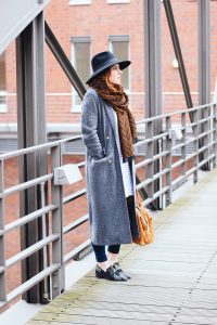 who is mocha, fashion blog, fashion blog, interior blog, long gray coat, hamburg street style, hamburg lookbook, hamburg speicherstadt outfit, vic diplomacy, Kimder shopper, outfits for winter