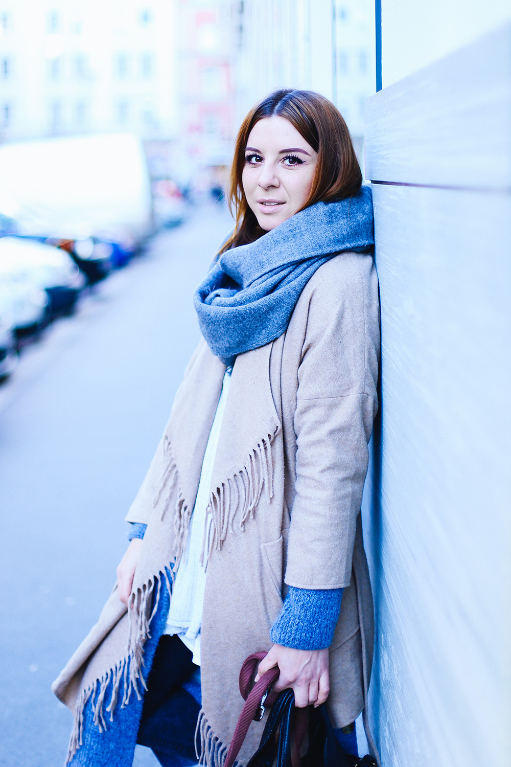 who is mocca, modeblogger, fashionblogger, influencer, wie geht layering?, lagenlook, zwiebellook, c&a boots, winteroutfit, asos fransenjacke, streetstyle, innsbruck, frenchie, fawn, whoismocca.com