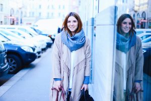 who is mocca, modeblogger, fashionblogger, influencer, wie geht layering?, lagenlook, zwiebellook, c&a boots, winteroutfit, asos fransenjacke, streetstyle, innsbruck, frenchie, fawn, whoismocca.com