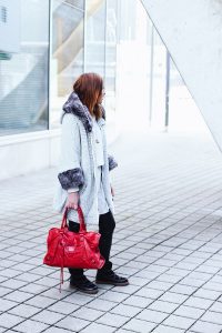 who is mocca, blogger österreich, fashionblogger deutschland, modeblogger, massimo dutti boots, lederhose, winterboots, balenciaga work bag, zara cardigan, strickkleid cos, whoismocca.com, Outfits für den Winter