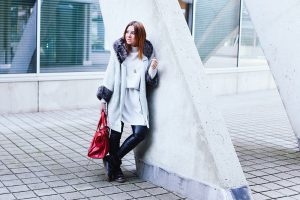 who is mocca, blogger österreich, fashionblogger deutschland, modeblogger, massimo dutti boots, lederhose, winterboots, balenciaga work bag, zara cardigan, strickkleid cos, whoismocca.com