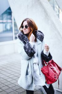 who is mocca, blogger österreich, fashionblogger deutschland, modeblogger, massimo dutti boots, lederhose, winterboots, balenciaga work bag, zara cardigan, strickkleid cos, whoismocca.com