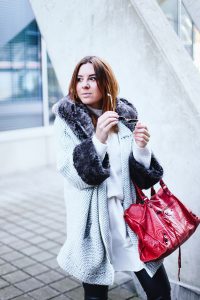 who is mocca, blogger österreich, fashionblogger deutschland, modeblogger, massimo dutti boots, lederhose, winterboots, balenciaga work bag, zara cardigan, strickkleid cos, whoismocca.com