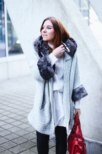 who is mocca, blogger österreich, fashionblogger deutschland, modeblogger, massimo dutti boots, lederhose, winterboots, balenciaga work bag, zara cardigan, strickkleid cos, whoismocca.com