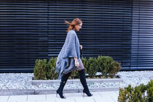 who is mocca, modeblogger, fashionblogger, silvester outfits, lookbook, schnürschuhe, streifenpullover, plissee rock leder, whoismocca.com