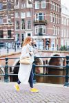 who is mocca, modeblog, fashionblog, influencer, vlogger, nike roshe run sneaker outfit, oversize cardigan, bikerhose mango, chanel double sided flap bag, double logo, vintage, amsterdam streetstyle, whoismocca.com