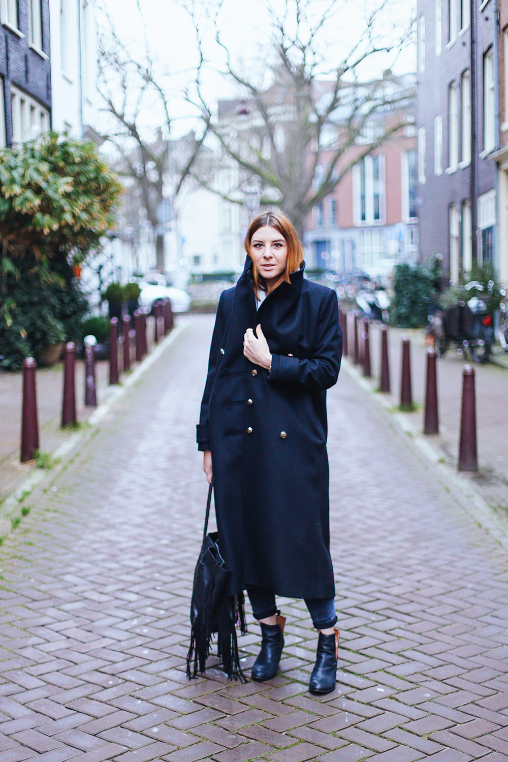 who is mocca, modeblog, fashionblog, influencer, amsterdam streetstyle, oversize mantel kombinieren, cut out boots, winter outfit, whoismocca.com
