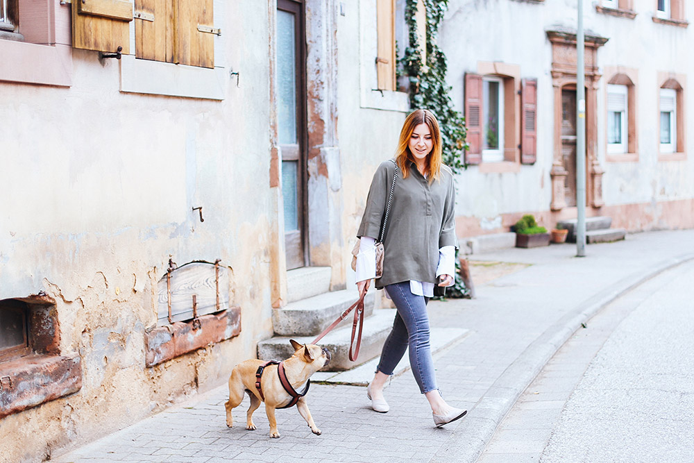 Bluse mit ausgestellten Ärmeln von Calvin Klein Jeans, Flats von Kennel und Schmenger, Stella McCartney Soft Beckett Schultertasche, Streetstyle, OOTD, Fashion Blog, Modeblog, whoismocca.com