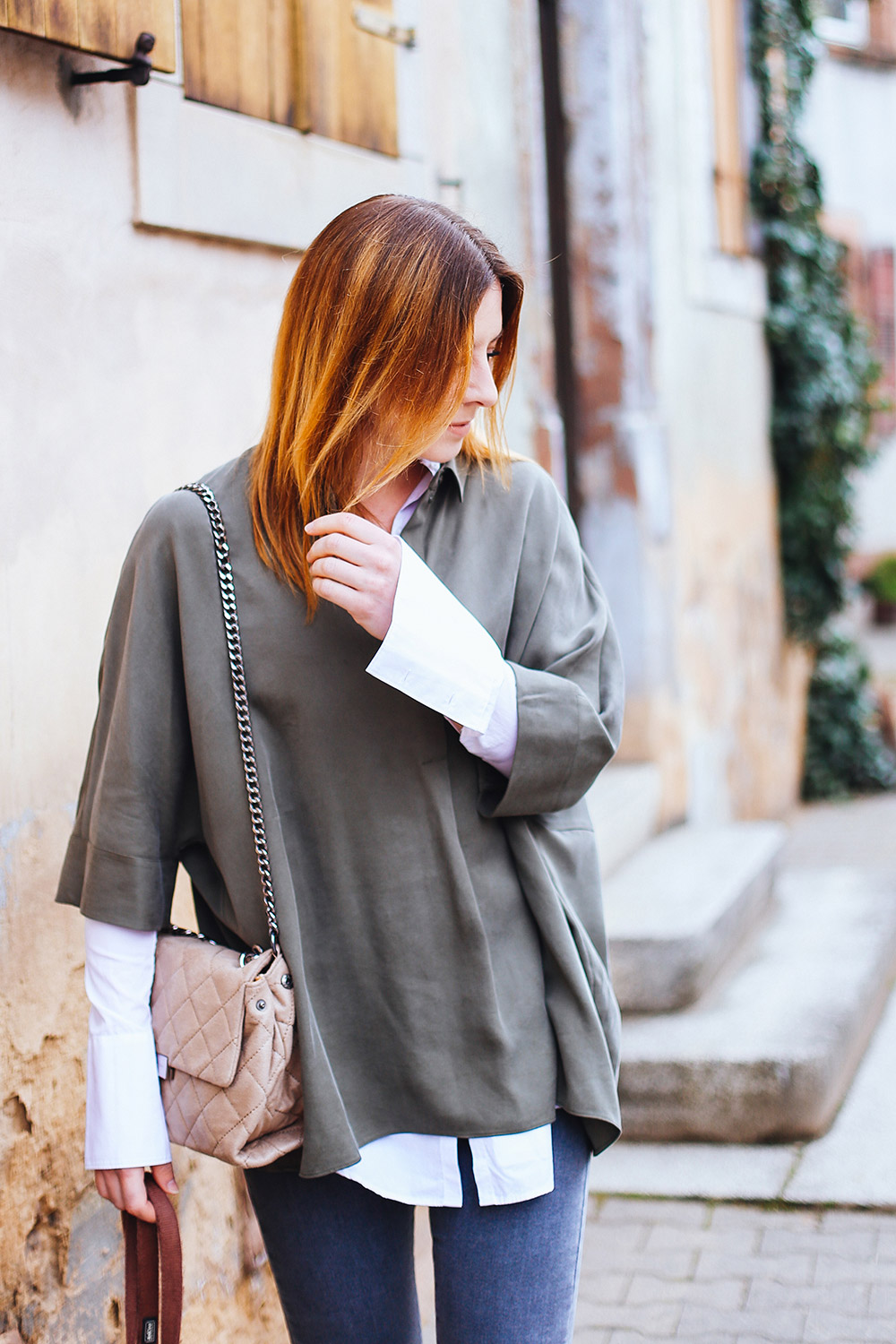 Bluse mit ausgestellten Ärmeln von Calvin Klein Jeans, Flats von Kennel und Schmenger, Stella McCartney Soft Beckett Schultertasche, Streetstyle, OOTD, Fashion Blog, Modeblog, whoismocca.com