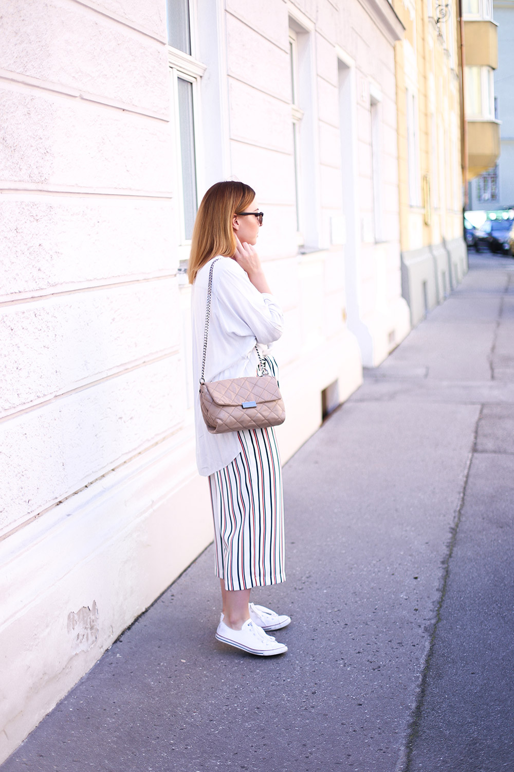 Culotte mit Streifen, Converse Sneakers, Streetstyle Innsbruck, Outfit Inspiration, Stella McCartney Tasche, Modeblog, Fashion Blog, whoismocca.com