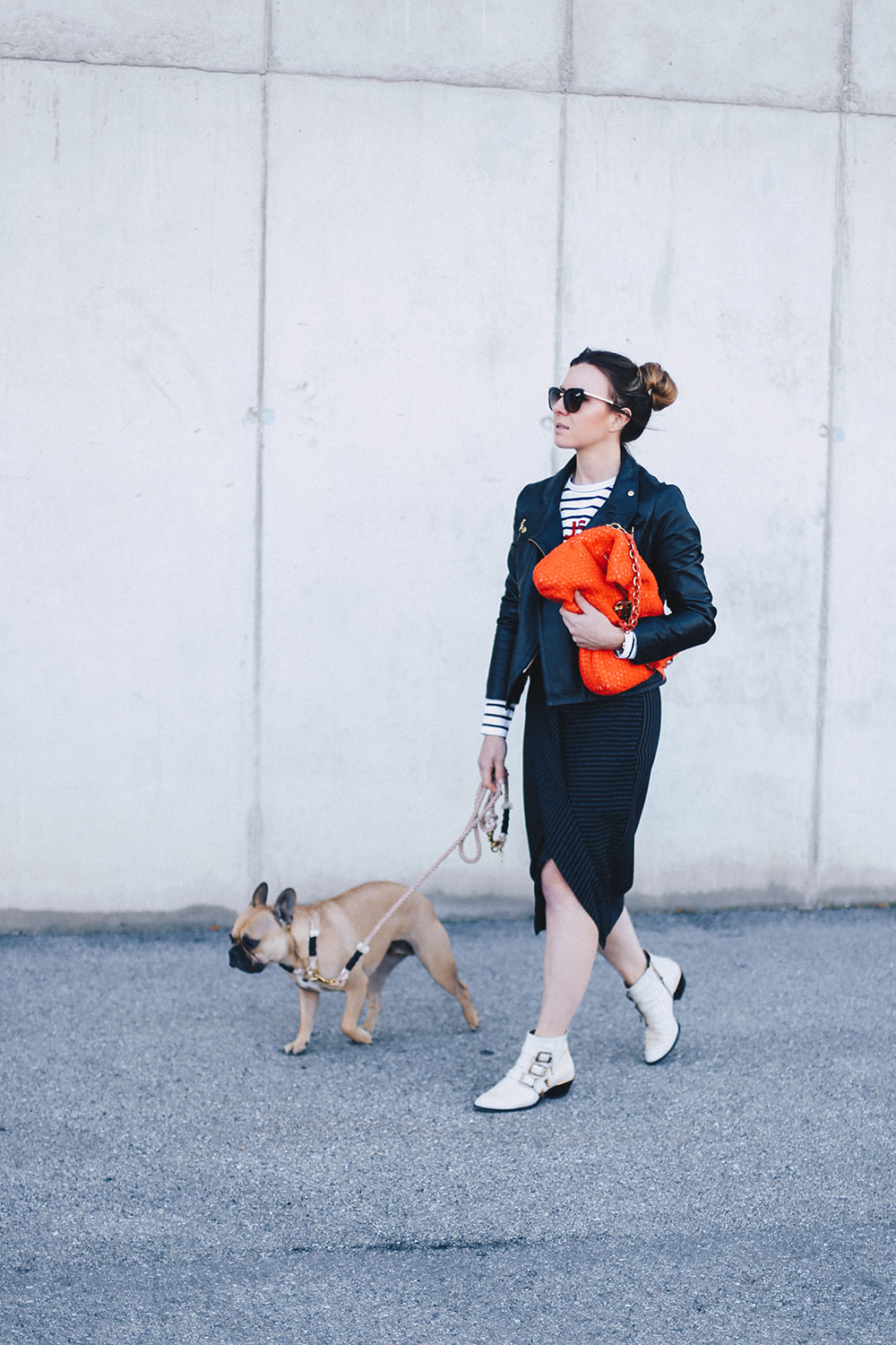 Outfit mit Bleistiftrock, Nadelstreifen kombinieren, Chloe Susanna Boots, Nina Ricci Tasche, Second Hand Shopping, Lederjacke stylen, Etre Cecile Streifenshirt, whoismocca.com