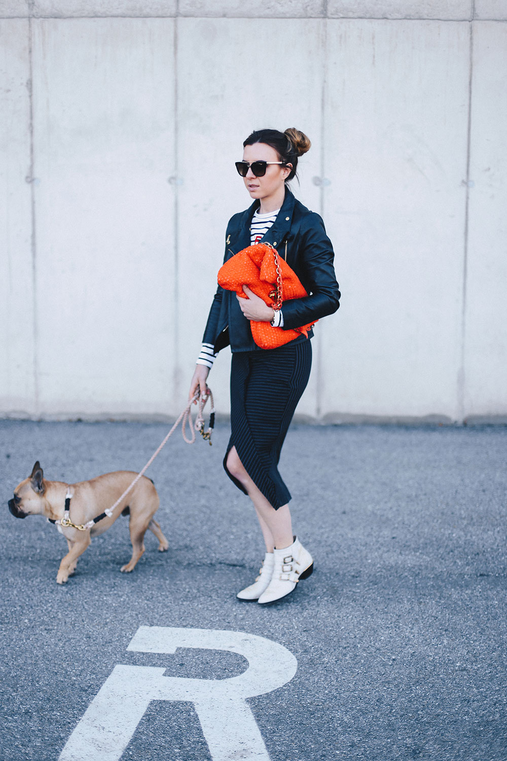 Outfit mit Bleistiftrock, Nadelstreifen kombinieren, Chloe Susanna Boots, Nina Ricci Tasche, Second Hand Shopping, Lederjacke stylen, Etre Cecile Streifenshirt, whoismocca.com