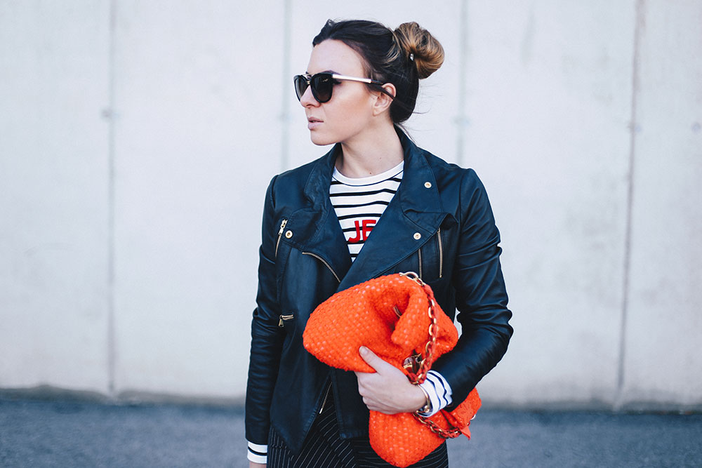 Outfit mit Bleistiftrock, Nadelstreifen kombinieren, Chloe Susanna Boots, Nina Ricci Tasche, Second Hand Shopping, Lederjacke stylen, Etre Cecile Streifenshirt, whoismocca.com