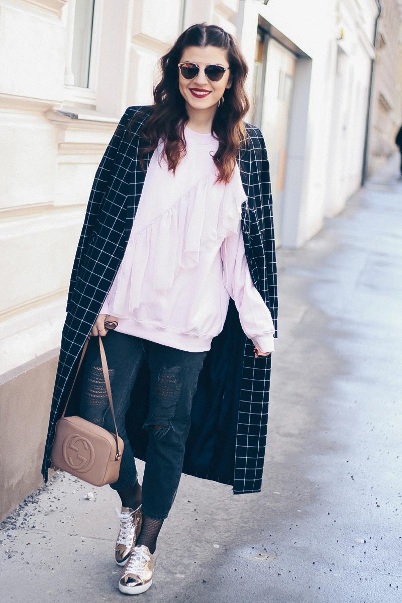 Hoodie Outfits, Sweater Lookbook, how to style a hoodie, how to style a statement sweater, Fashion Blogger Outfits, Modeblog, Outfit Blog, Style Blog, whoismocca.com