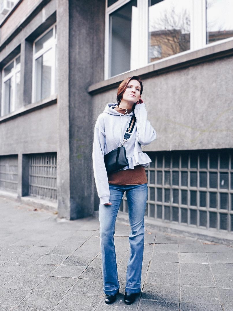 Hoodie Outfits, Sweater Lookbook, how to style a hoodie, how to style a statement sweater, Fashion Blogger Outfits, Modeblog, Outfit Blog, Style Blog, whoismocca.com