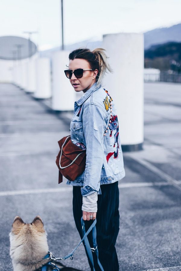 Denim Lover, Jeansjacke kombinieren, Outfit of the day, Samt Culotte, Adidas Ultra Boost, Jeansjacke mit Stickerei, fashion blog, modeblog, Outfit Blog, www.whoismocca.com
