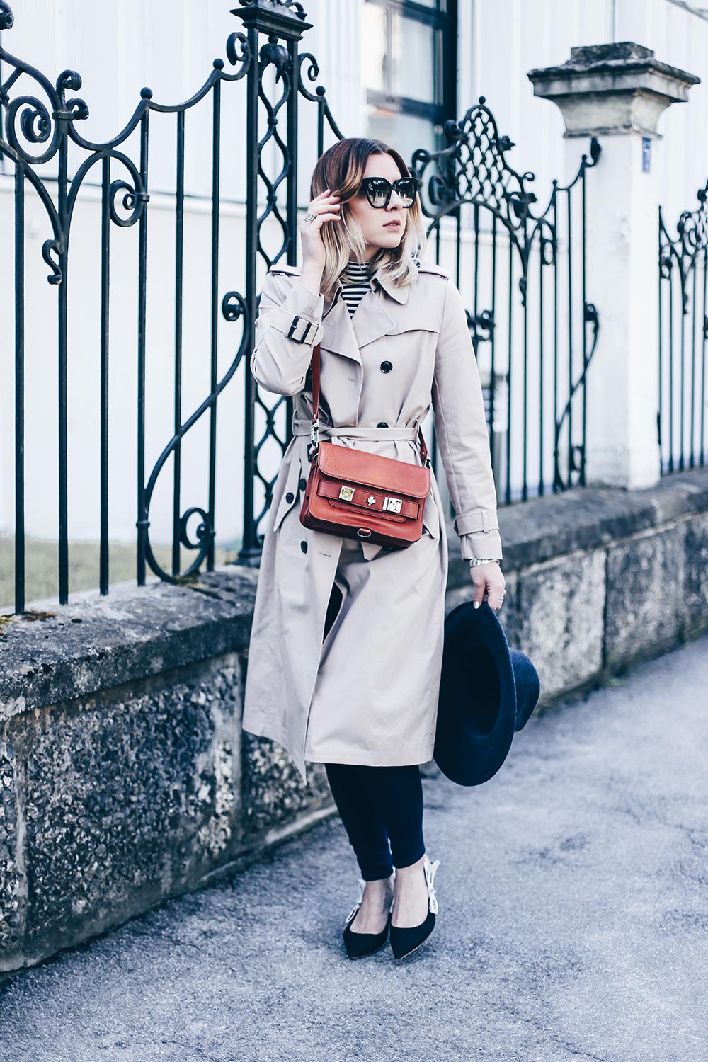 casual chic style und outfit mit J'Adior Pumps, Proenza Schouler PS11 Tasche, Trenchcoat und Skinny Jeans, Fashion Blog, Outfit Blog, Modeblog, Streetstyle 2017, www.whoismocca.com