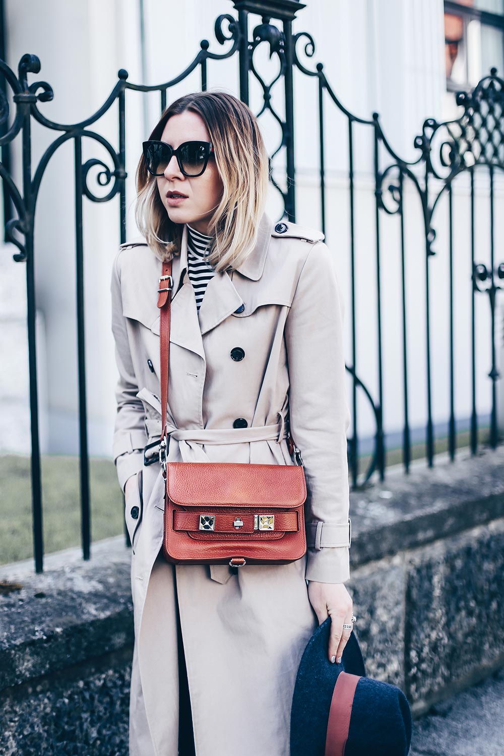 casual chic style und outfit mit J'Adior Pumps, Proenza Schouler PS11 Tasche, Trenchcoat und Skinny Jeans, Fashion Blog, Outfit Blog, Modeblog, Streetstyle 2017, www.whoismocca.com