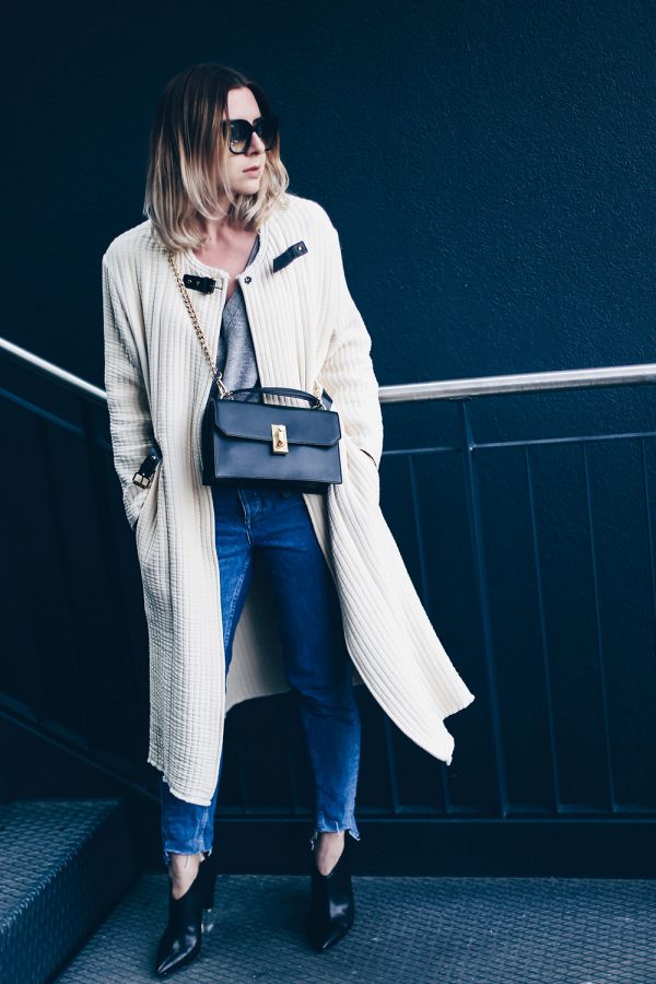 Casual Chic Denim Style mit Isabel Marant Mantel und Vic Matie Schuhen, Flynn Tasche, Gucci Padlock Lookalike, Streetstyle, Fashion Blogger, Modeblog, Outfit Blog, www.whoismocca.com