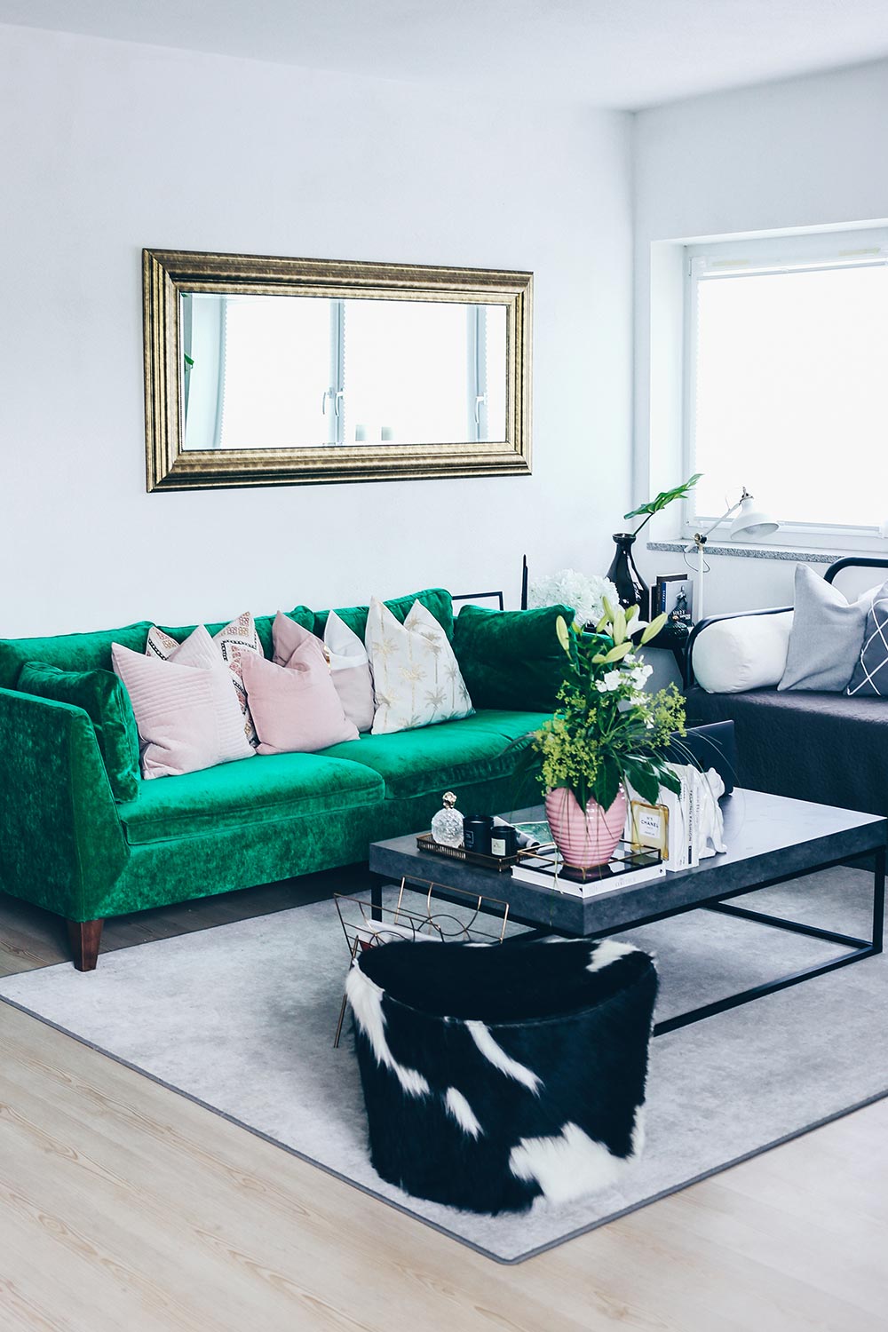 unsere neue wohnzimmer-einrichtung in grün, grau und rosa