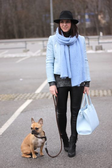 Outfit: hellblaue Lederjacke von Zara & Topshop Boots Outfit: hellblaue Lederjacke von Zara & Topshop Boots