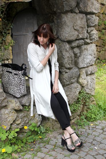 Outfit: Jumpsuit und Plateau Sandalen Outfit: Jumpsuit und Plateau Sandalen