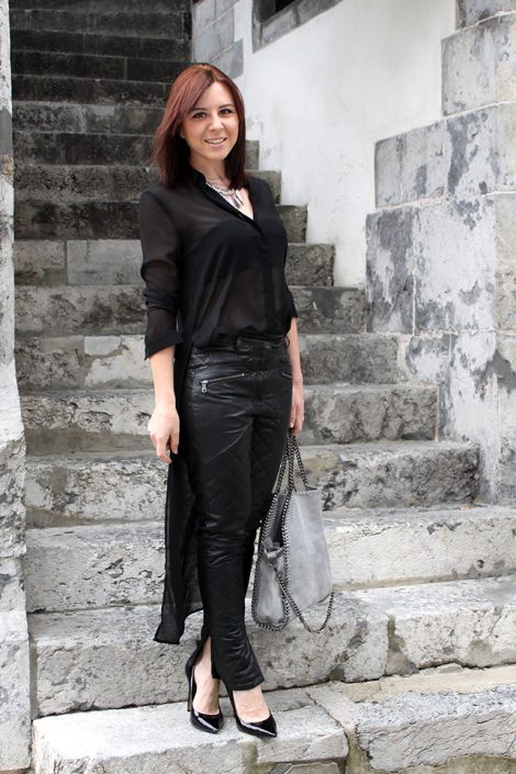 Outfit: schwarze Lederhose & schwarze Seidenbluse Outfit: schwarze Lederhose & schwarze Seidenbluse