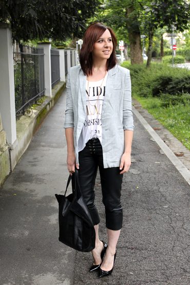 Outfit: Vintage Lederhose, Ledershopper und grauer Blazer Outfit: Vintage Lederhose, Ledershopper und grauer Blazer