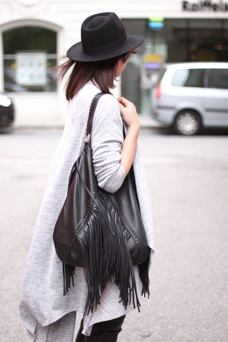 Outfit: gesteppte Lederhose & assymetrischer Cardigan Outfit: gesteppte Lederhose & assymetrischer Cardigan