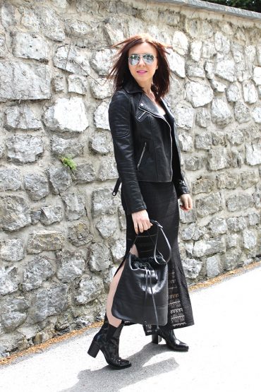 Outfit: schwarzes Maxikleid aus Spitze & Chelsea Boots Outfit: schwarzes Maxikleid aus Spitze & Chelsea Boots