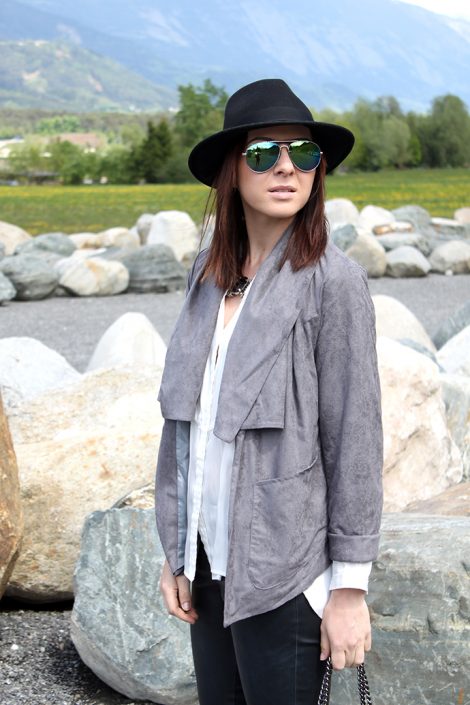 Modeblog Outfit: Lederhose, Pumps & Veloursleder Jacke Modeblog Outfit: Lederhose, Pumps & Veloursleder Jacke