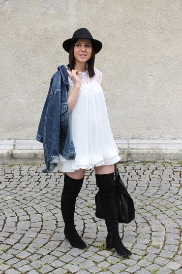 Outfit: weisses Plissékleid & Vintage Jeansjacke von Levis Outfit: weisses Plissékleid & Vintage Jeansjacke von Levis