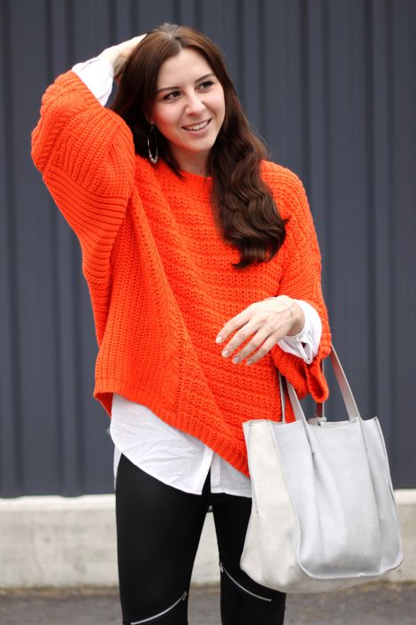 Outfit: Lederleggings & oranger Strickpullover Outfit: Lederleggings & oranger Strickpullover