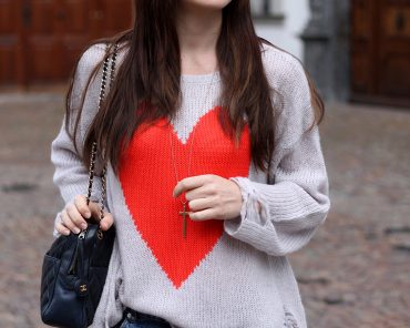 Outfit: Wildfox Pullover & One Teaspoon Shorts Outfit: Wildfox Pullover & One Teaspoon Shorts