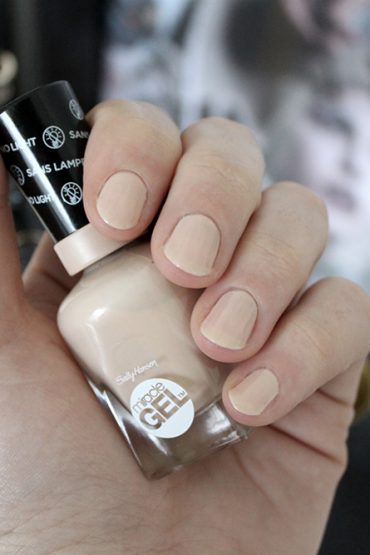 Sally Hansen – Bare Dare: Das perfekte Nude für meine Nägel Sally Hansen – Bare Dare: Das perfekte Nude für meine Nägel