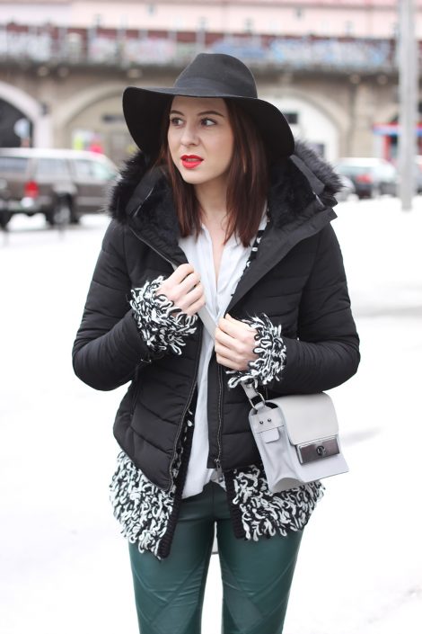 grüne Lederhose, Cross Body Bag und Isabel Marant pour H&M Boots grüne Lederhose, Cross Body Bag und Isabel Marant pour H&M Boots