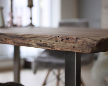 Homestory: Unser Massivholzesstisch mit Baumkante im Essbereich Homestory: Unser Massivholzesstisch mit Baumkante im Essbereich