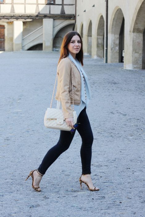 Lederjacke von Orsay, Blazer von Oasis und Chanel Lederjacke von Orsay, Blazer von Oasis und Chanel