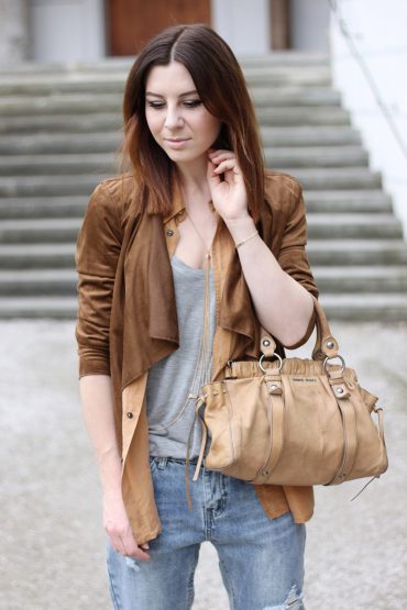 Boyfriend-Jeans, Vintage-Bluse und Sarenza Pumps Boyfriend-Jeans, Vintage-Bluse und Sarenza Pumps