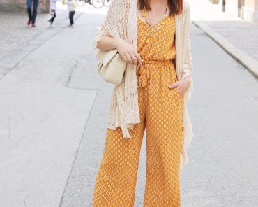 Jumpsuit von Mango, Kimono mit Fransen und Chanel Jumpsuit von Mango, Kimono mit Fransen und Chanel