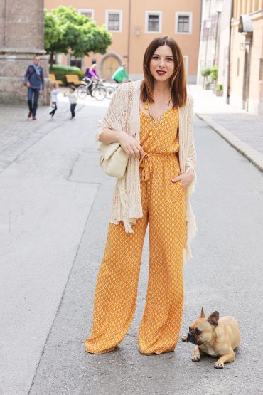Jumpsuit von Mango, Kimono mit Fransen und Chanel Jumpsuit von Mango, Kimono mit Fransen und Chanel