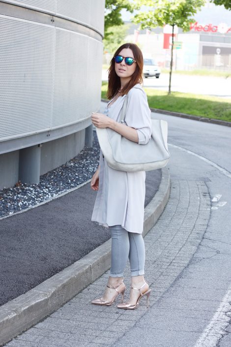 roségoldene High-Heels von River Island und fließender Blazer von Oasis roségoldene High-Heels von River Island und fließender Blazer von Oasis