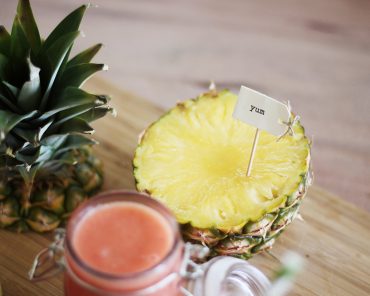 Melonen-Smoothie mit Mango, Erdbeeren und Ananas Melonen-Smoothie mit Mango, Erdbeeren und Ananas