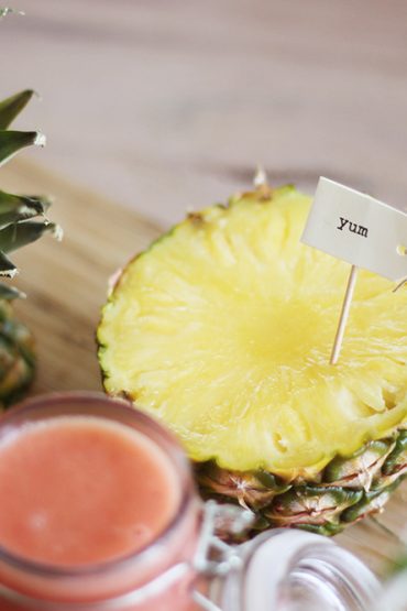 Melonen-Smoothie mit Mango, Erdbeeren und Ananas Melonen-Smoothie mit Mango, Erdbeeren und Ananas