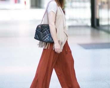 Palazzohose von Zara, Fransen-Weste von Bershka und Chanel Palazzohose von Zara, Fransen-Weste von Bershka und Chanel